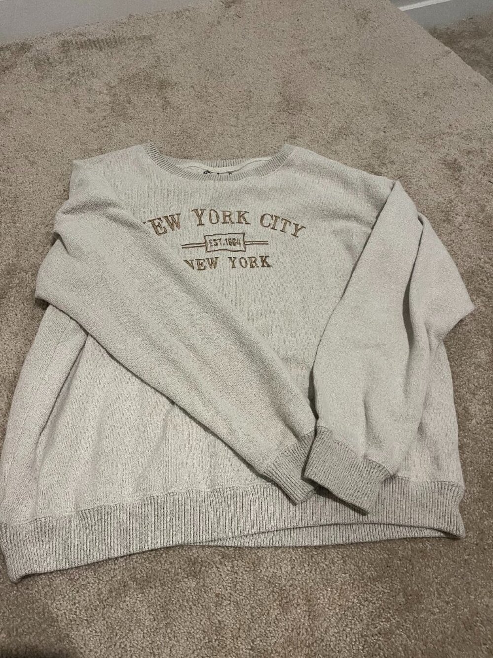 🗽 Embroidered NYC Sweatshirt! - Picture 2 of 5
